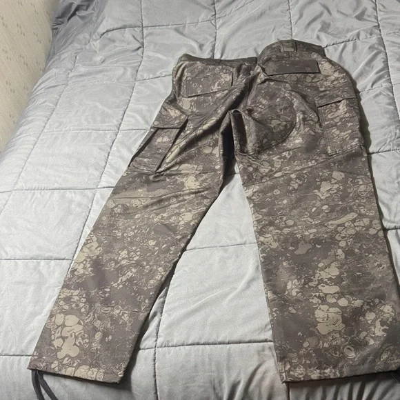 5.11 Tactical Men's Tan Camouflage Cargo Pants - Picture 2 of 3